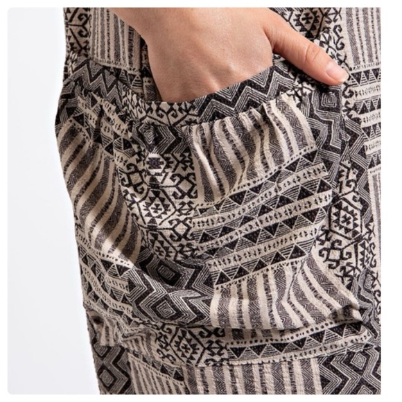 $25 start 141 LAST ONE❤️ Aztec pattern jumpsuit with pockets - Picture 4 of 5